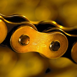 Cadena Renthal 428R1 con 120 eslabones negro/oro