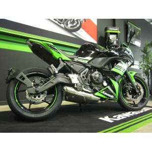 Portamatrículas a la rueda Kawasaki Z650 negro