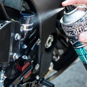 Spray protector con PTFE (teflón) MUC-OFF Motorcycle Protectant par...