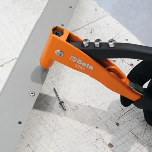 Remachadora BETA con 4 boquillas intercambiables