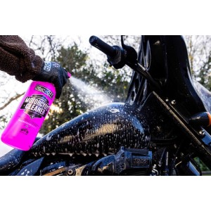 Kit de limpieza para motocicleta MUC-OFF 8 en 1