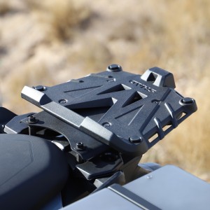 Base de aluminio negro para baules SHAD Terra Black (incluye tornil...